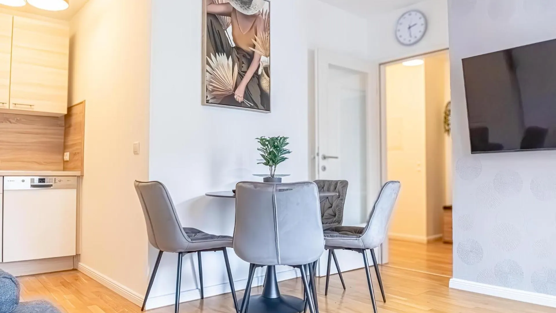 Apartment Nice 1Br & 1Lr Apt With Balcony, 9Min To City Center Vienna
