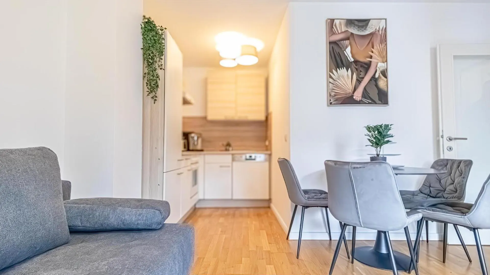 Nice 1Br & 1Lr Apt With Balcony, 9Min To City Center Vienna Austria