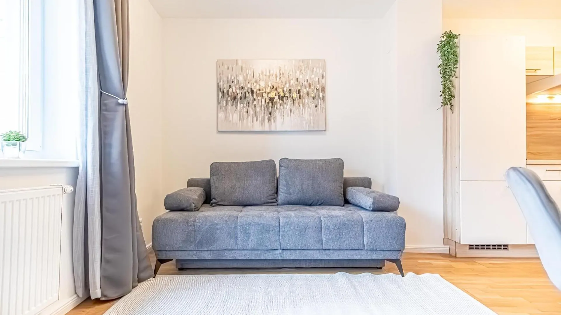 Nice 1Br & 1Lr Apt With Balcony, 9Min To City Center Vienna 0*,  Austria