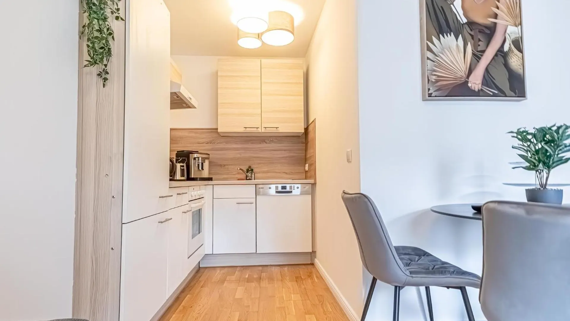 Nice 1Br & 1Lr Apt With Balcony, 9Min To City Center Vienna Apartment