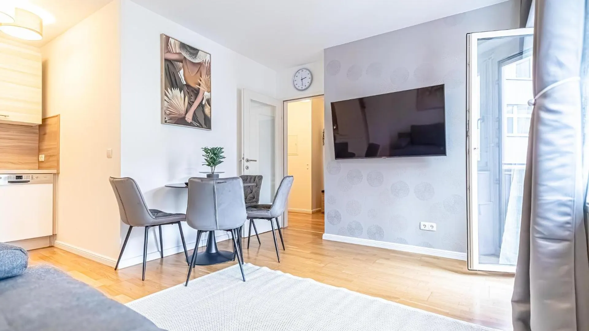 Apartment Nice 1Br & 1Lr Apt With Balcony, 9Min To City Center Vienna
