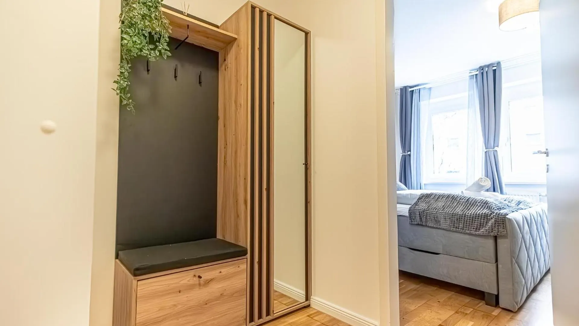 Nice 1Br & 1Lr Apt With Balcony, 9Min To City Center Vienna Apartment