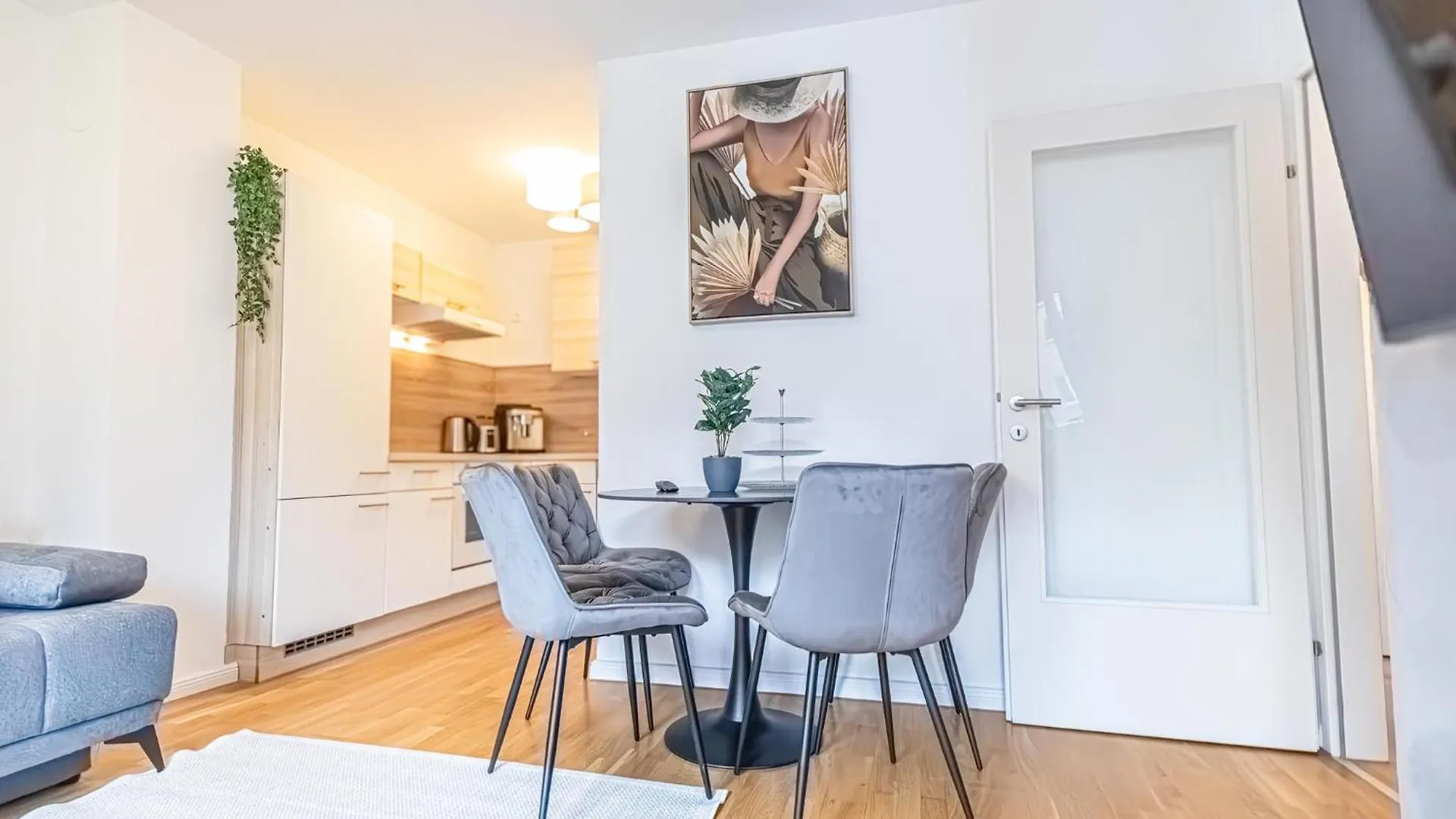 Nice 1Br & 1Lr Apt With Balcony, 9Min To City Center Vienna