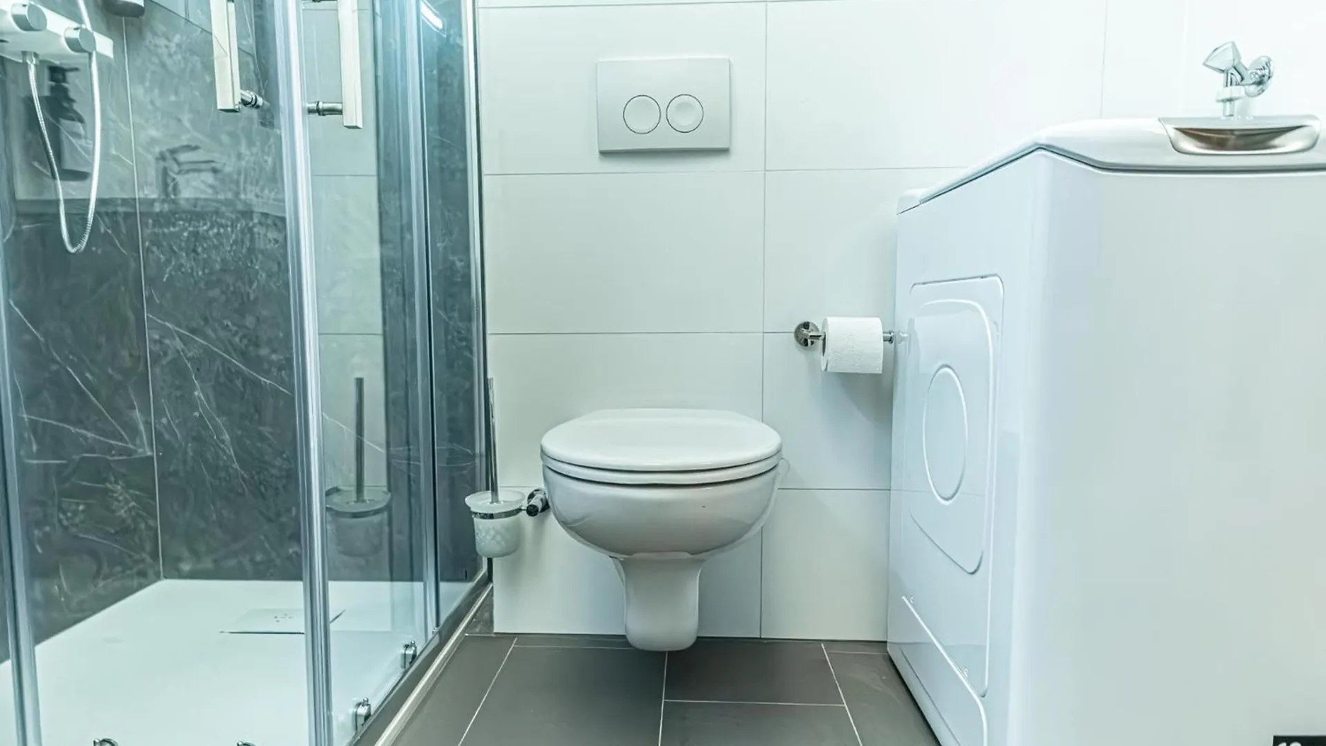 Nice 1Br & 1Lr Apt With Balcony, 9Min To City Center 비엔나 0*,